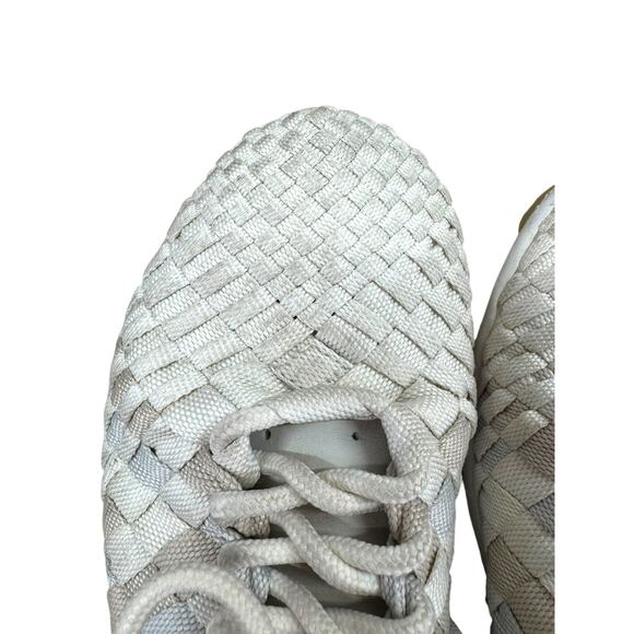 Athletic_Shoes
